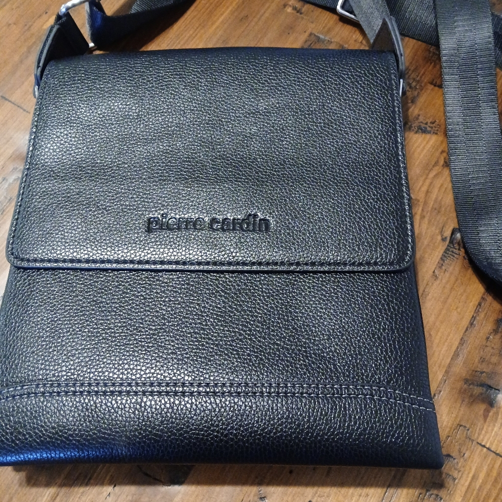 Pierre cardin crossbody